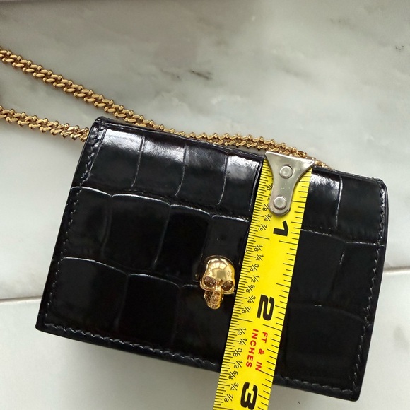 NEW Alexander McQueen Black Croc-Embossed Crossbody Cardholder on chain - Picture 11 of 16